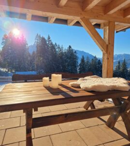 große Terrasse Tischtennis für große Gruppen Familien Firmen