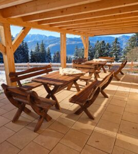 große Terrasse Tischtennis für große Gruppen Familien Firmen