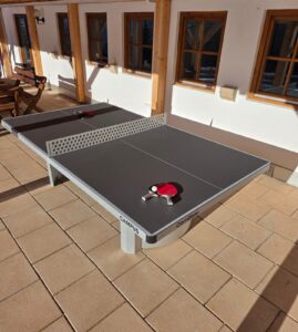 große Terrasse Tischtennis für große Gruppen Familien Firmen
