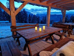 große Terrasse Tischtennis für große Gruppen Familien Firmen