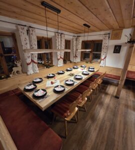 großer Tisch für große Gruppen Familien Firmen