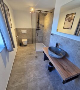 hochwertiges Bad Naturstein