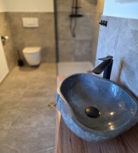 hochwertiges Bad Naturstein