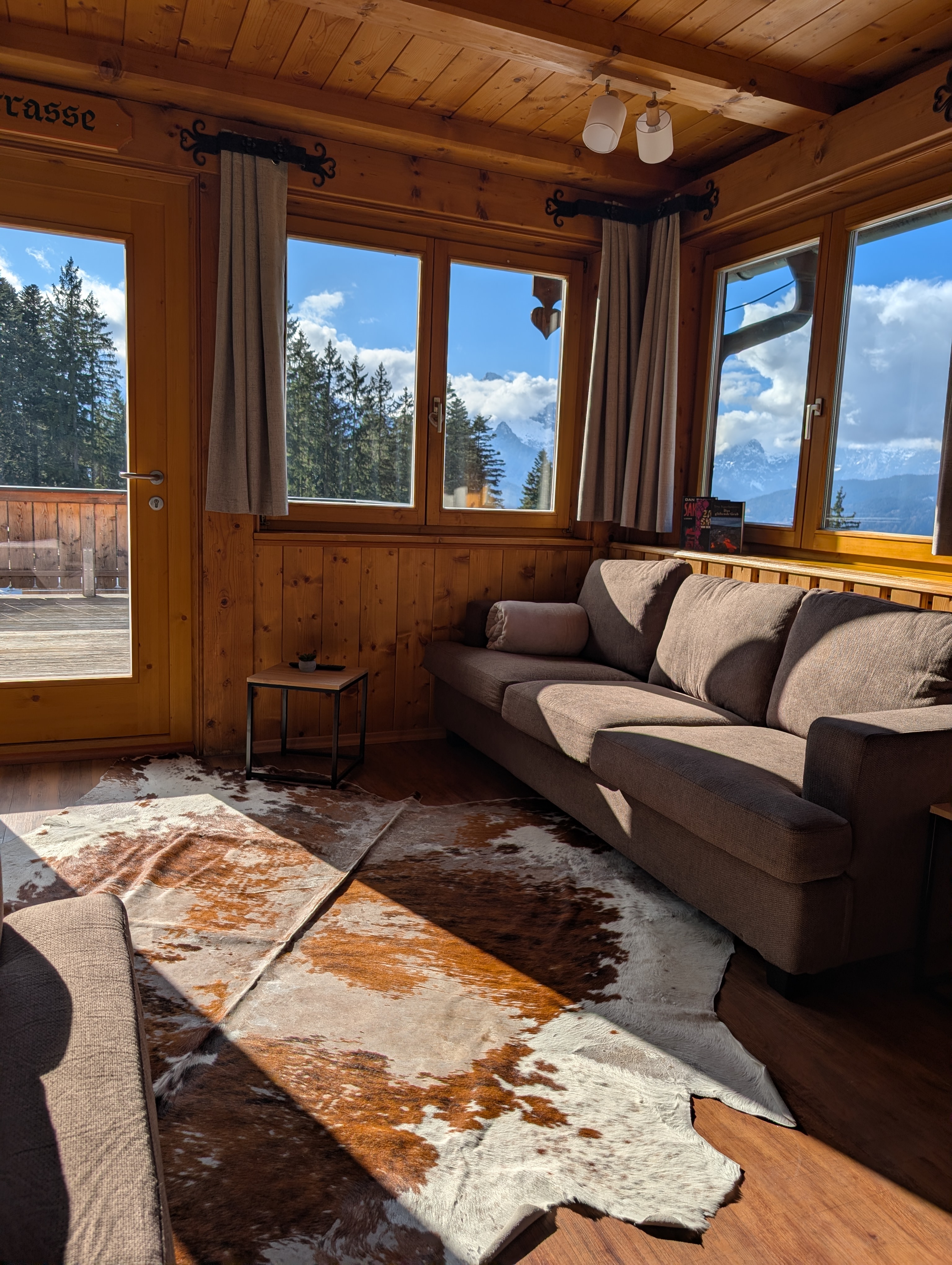 Wohnzimmer mit Watzmannblick