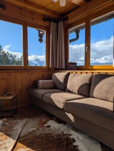 großzügiges Wohnzimmer für große Gruppen oder Firmen Familien