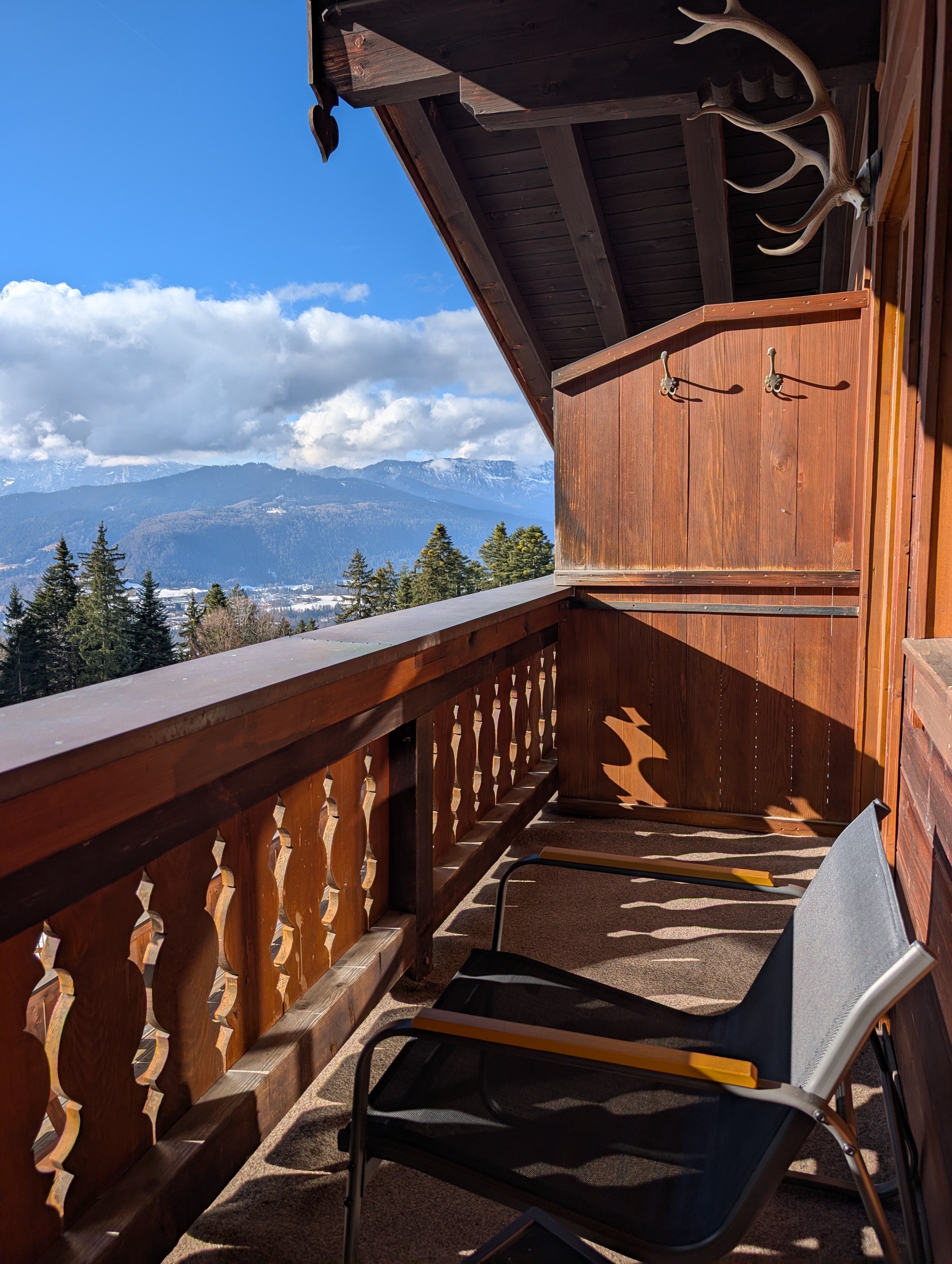 großzügiger Balkon Alm Ferienhaus Berchtesgaden Obersalzberg